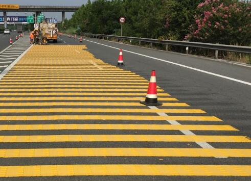 蘇州道路劃線廠家解讀振蕩標線與道路標線的區(qū)別在哪？