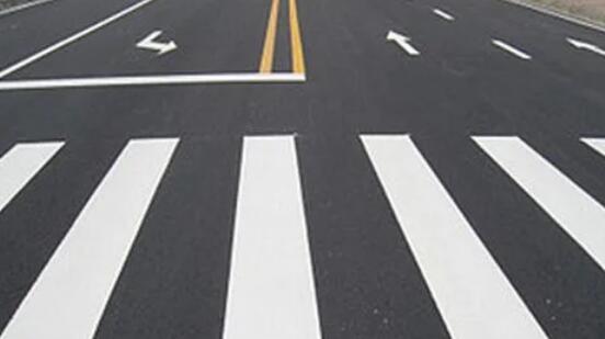 城市道路劃線需要專業(yè)資質(zhì)，確保交通有序與安全